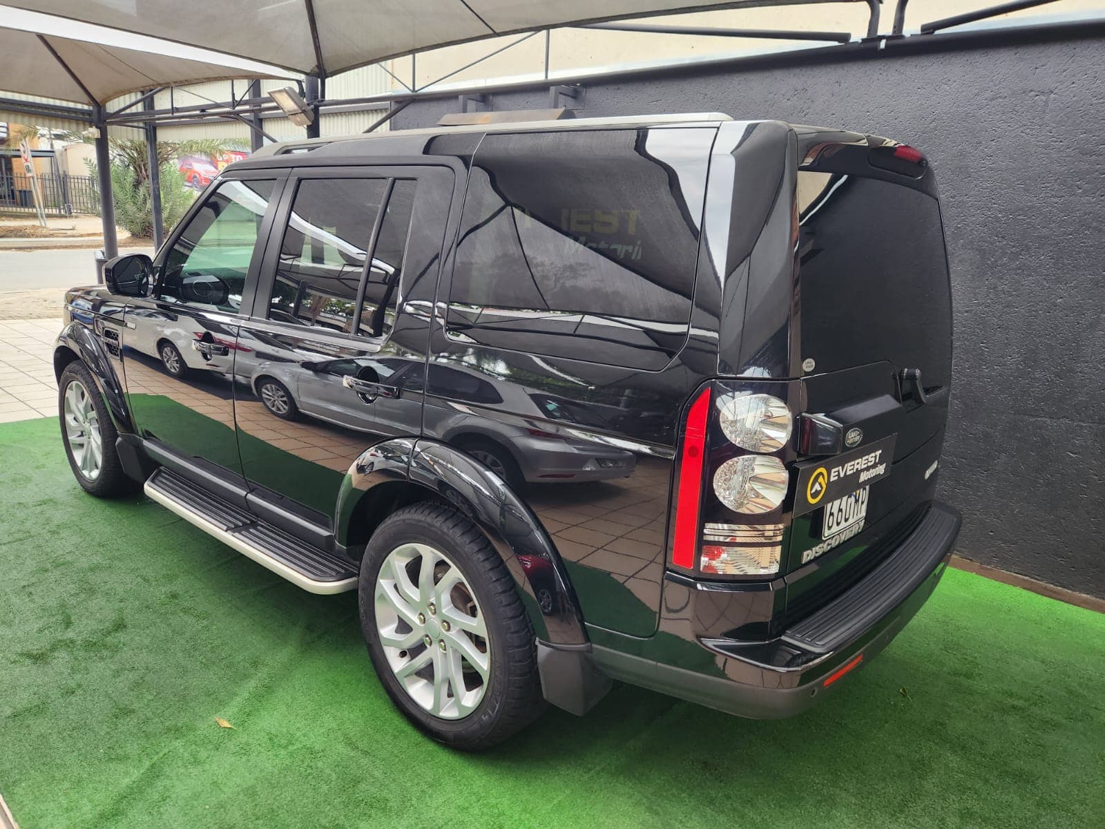 2016 Land Rover Discovery 4 3.0 SD V6 Landmark - view 6