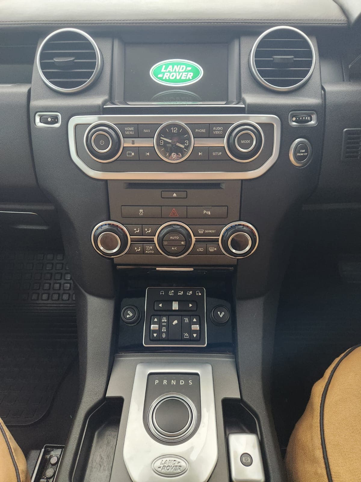 2016 Land Rover Discovery 4 3.0 SD V6 Landmark - view 12
