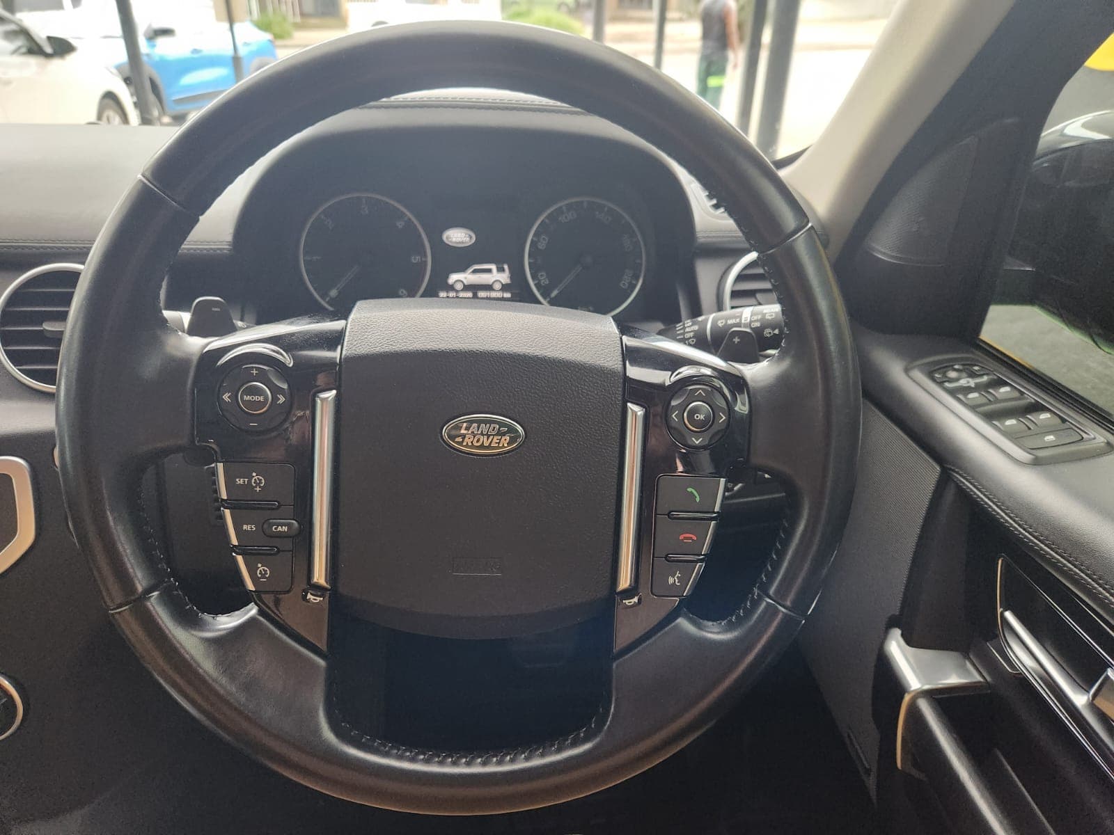 2016 Land Rover Discovery 4 3.0 SD V6 Landmark - view 13