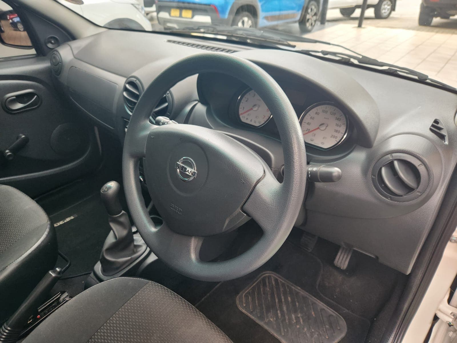 2022 Nissan NP200 1.6 A/C Safety Pack - view 11
