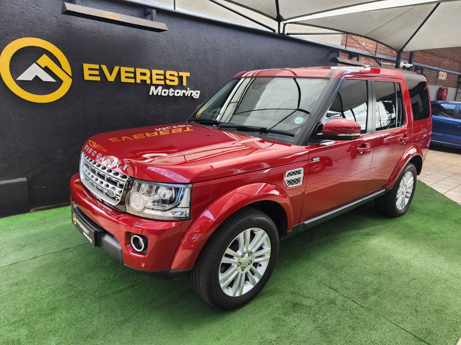 2014 Land Rover Discovery 4 3.0 TD | SD V6 HSE for sale at Everest Motoring - main exterior view