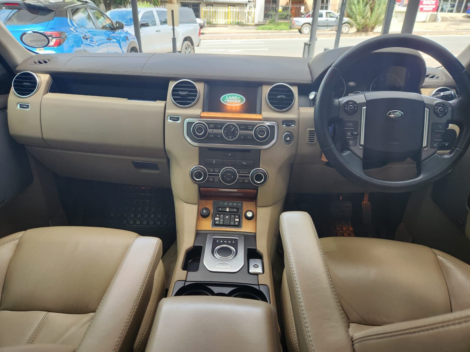 2014 Land Rover Discovery 4 3.0 TD | SD V6 HSE - view 2