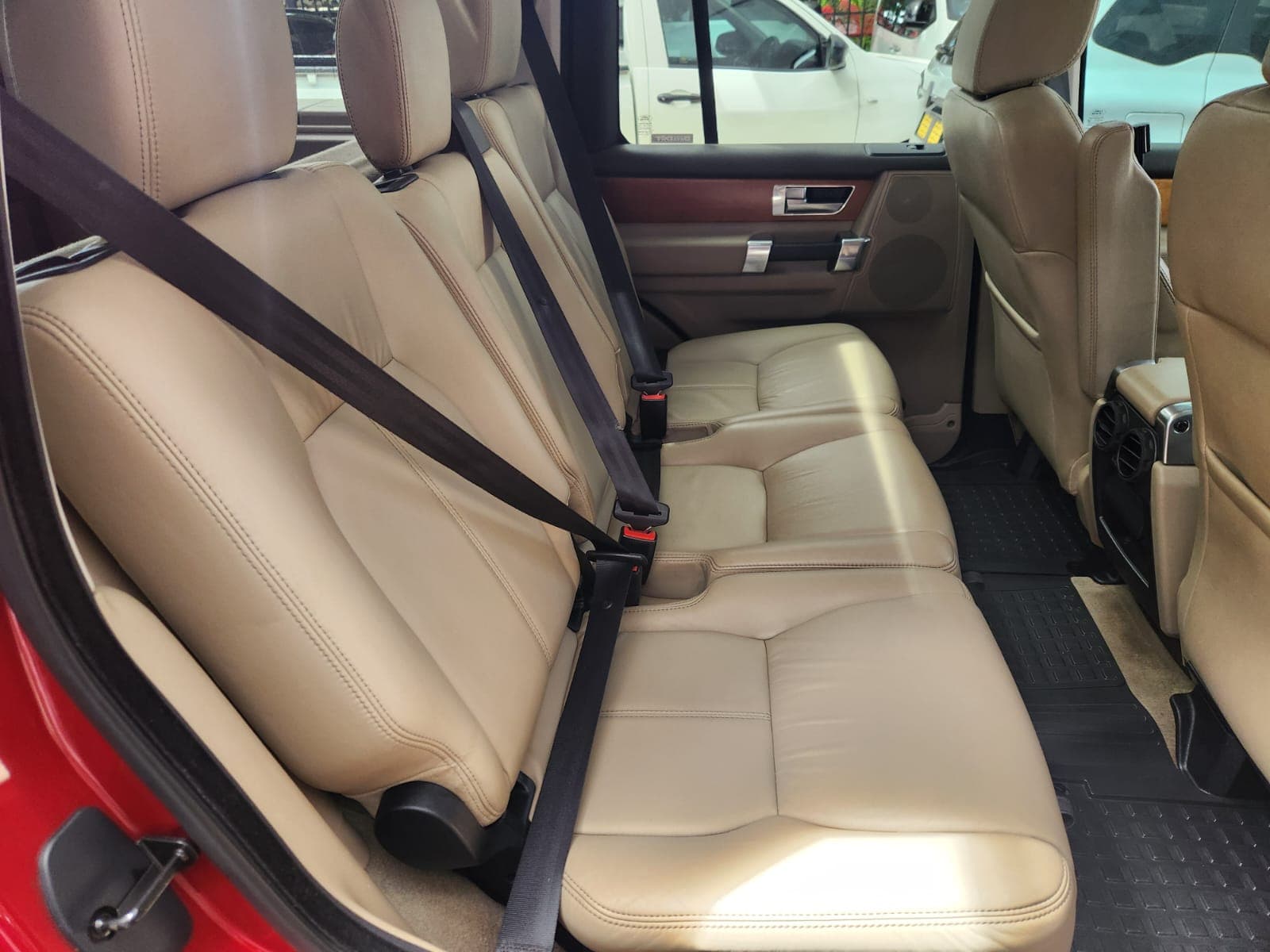 2014 Land Rover Discovery 4 3.0 TD | SD V6 HSE - view 3