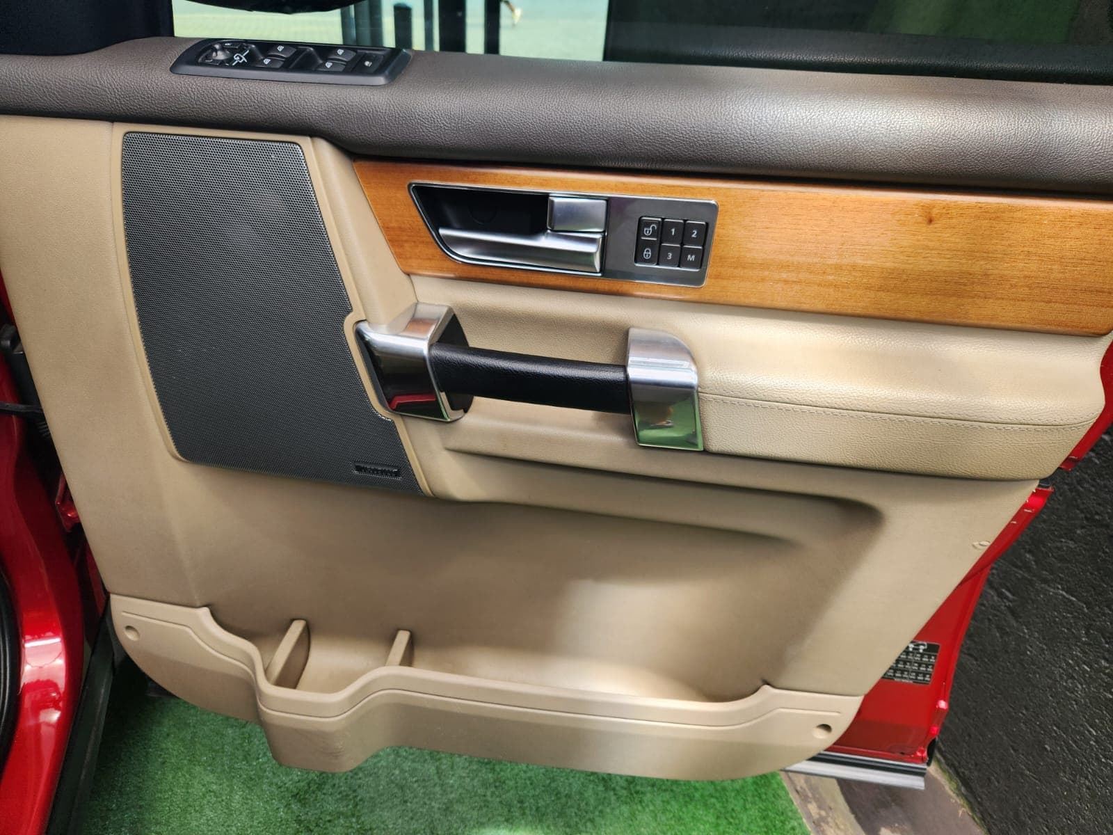 2014 Land Rover Discovery 4 3.0 TD | SD V6 HSE - view 9