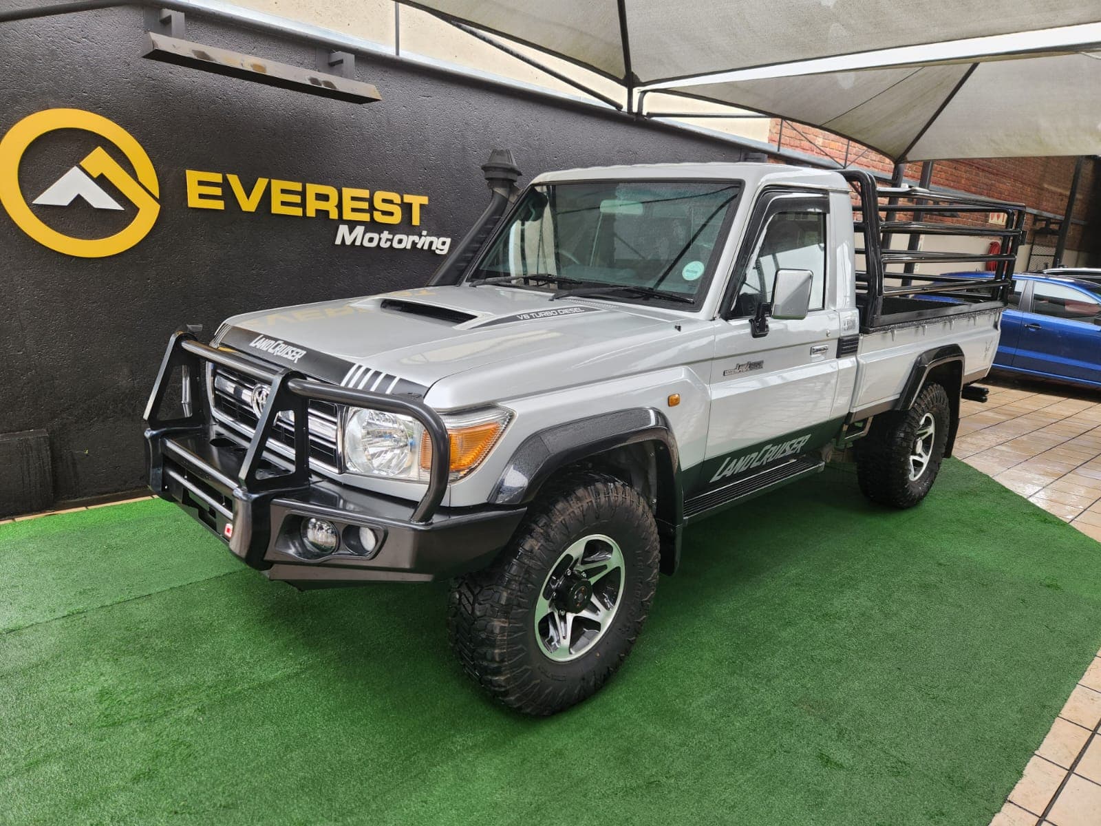 Silver 2019 Toyota Land Cruiser 79 4.5 D Single-Cab, front three-quarter view with bull bar and snorkel.