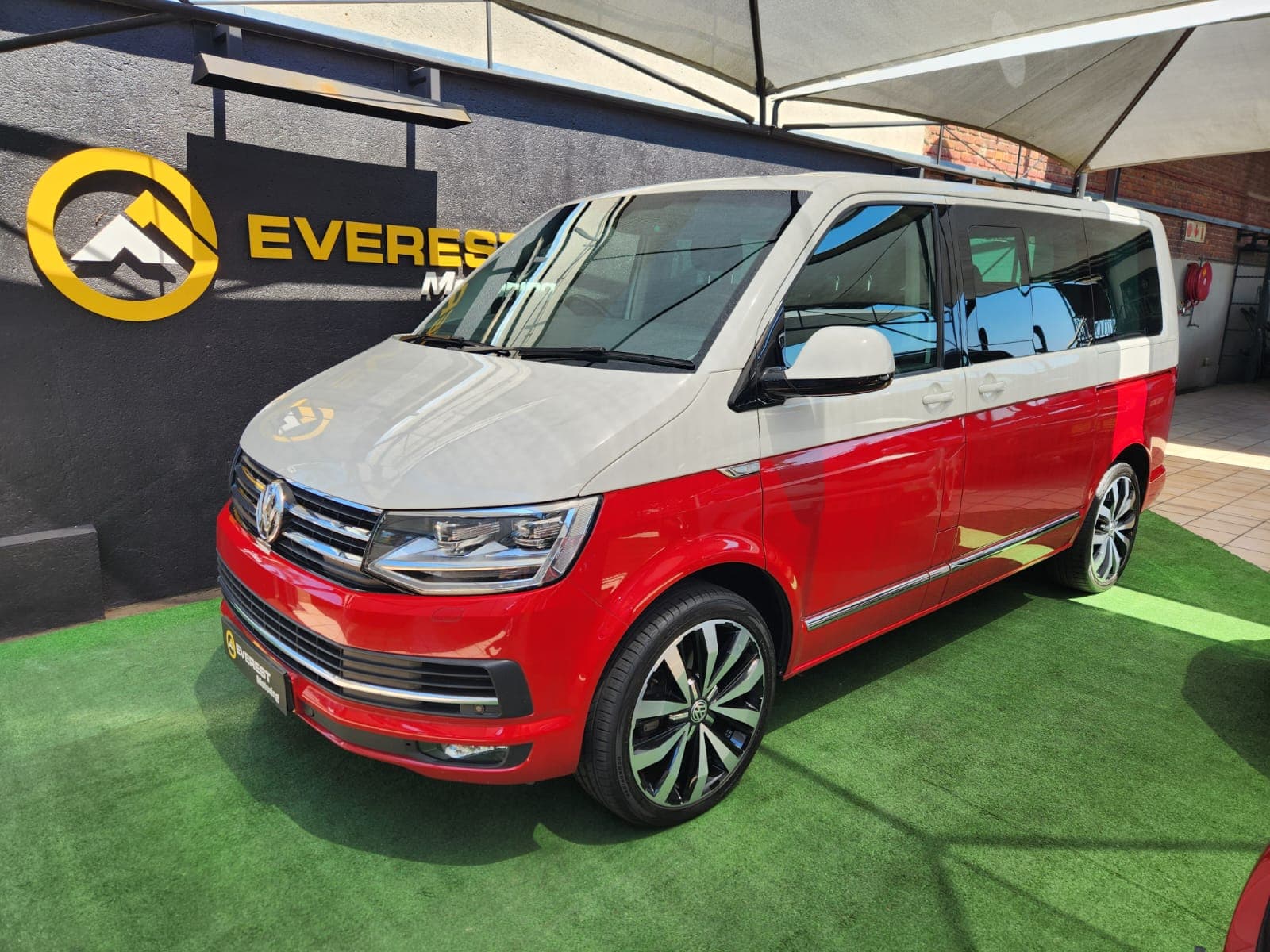 2017 Volkswagen Caravelle T6 2.0 BiTDI Highline Auto 4Motion for sale at Everest Motoring - main exterior view