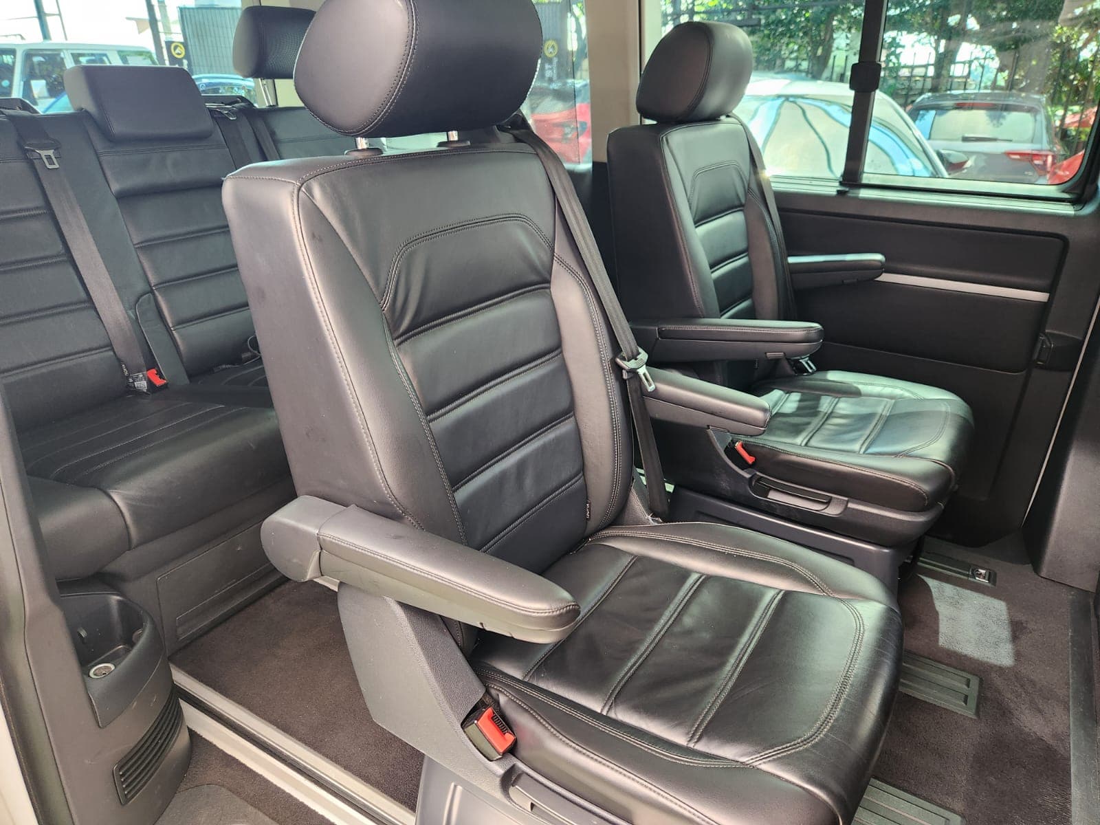 2017 Volkswagen Caravelle T6 2.0 BiTDI Highline Auto 4Motion - view 3