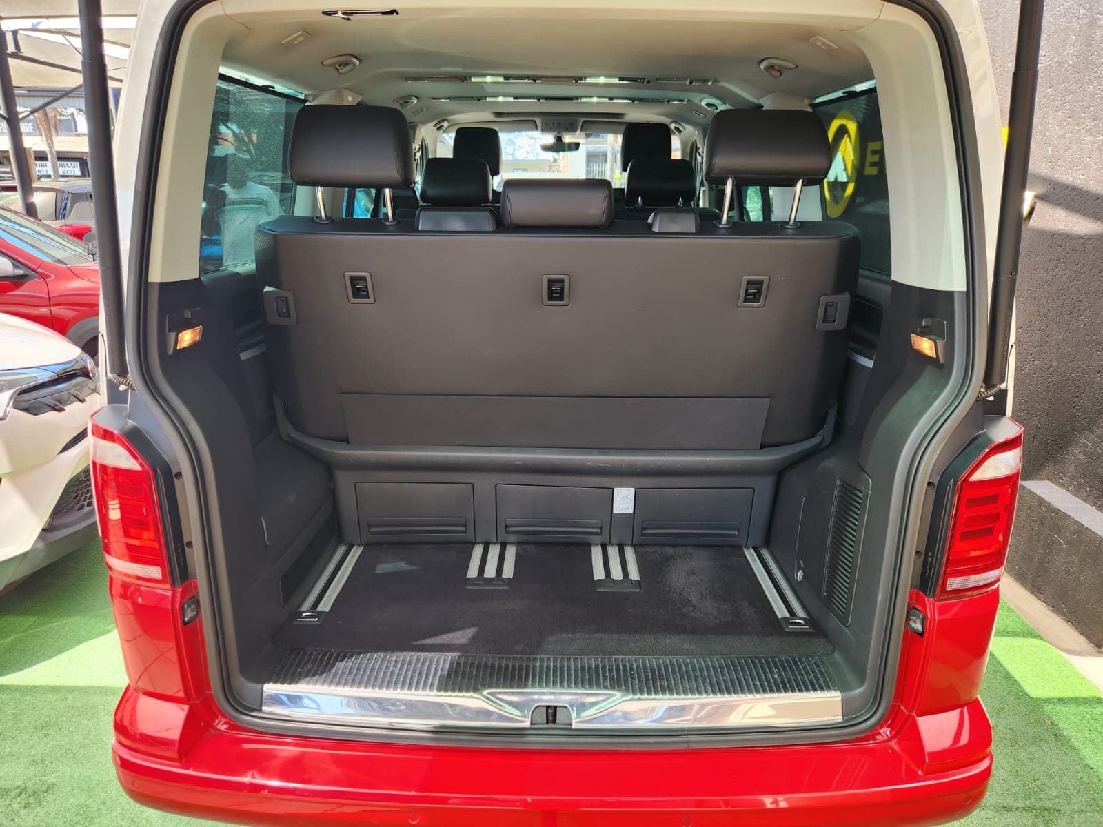 2017 Volkswagen Caravelle T6 2.0 BiTDI Highline Auto 4Motion - view 14